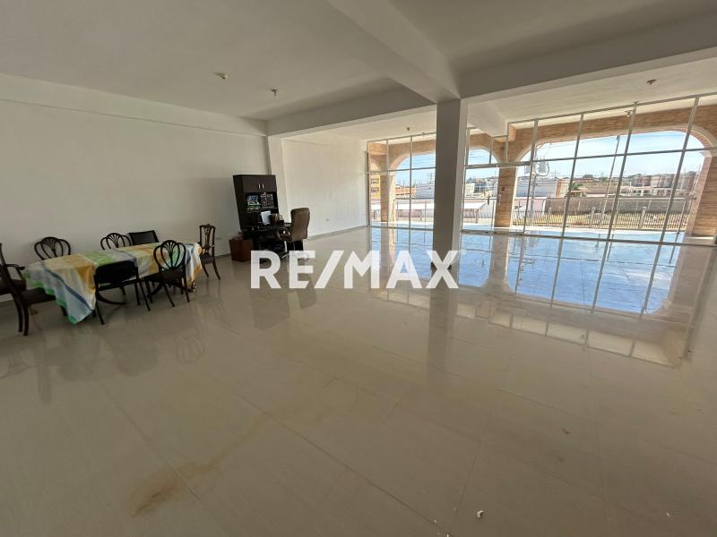 En Alquiler Local Comercial Ave Ollarvides , Centro Comercial Cacique