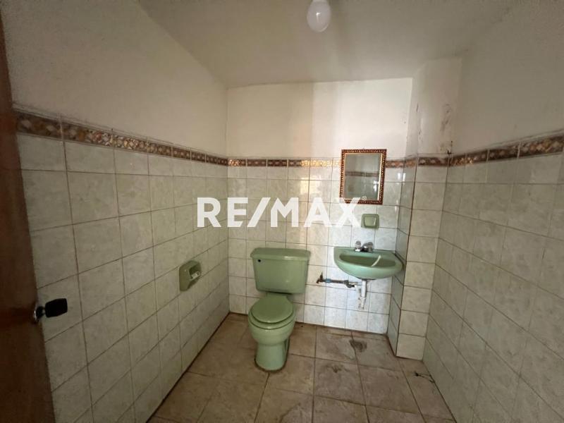 En Alquiler Local Comercial Ave Ollarvides , Centro Comercial Cacique