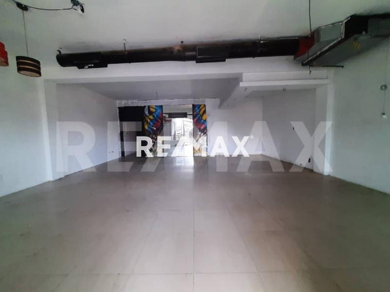 En Alquiler Local Comercial Ave Ollarvides , Centro Comercial Cacique