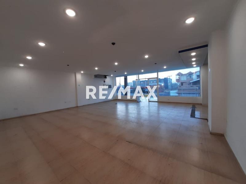 En Alquiler Local Comercial Ave Ollarvides , Centro Comercial Cacique