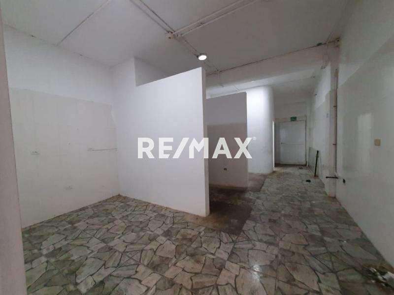 En Alquiler Local Comercial Ave Ollarvides , Centro Comercial Cacique