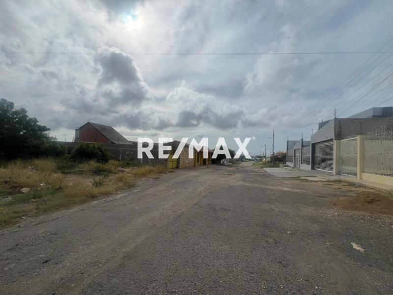 En Venta Terreno y Parcela Calle Girardot, Centro, Punto Fijo, Falcón, 4102, VEN