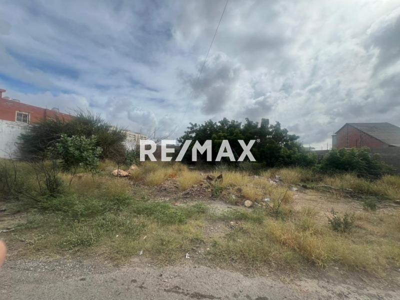 En Venta Terreno y Parcela Calle Girardot, Centro, Punto Fijo, Falcón, 4102, VEN