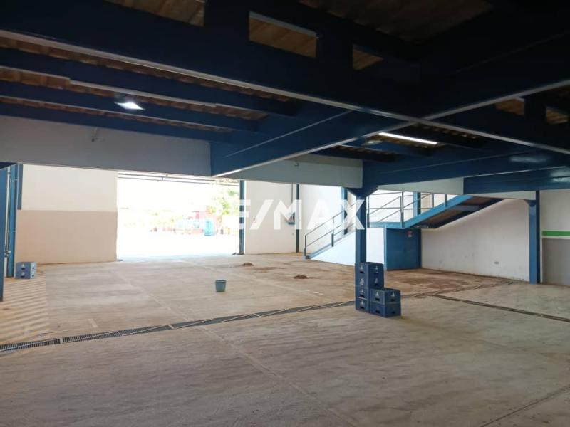 En Alquiler Local Industrial y Galpón Avenida Ollarvides, Puerta Maraven, Cardón, Falcón, 4154, VEN