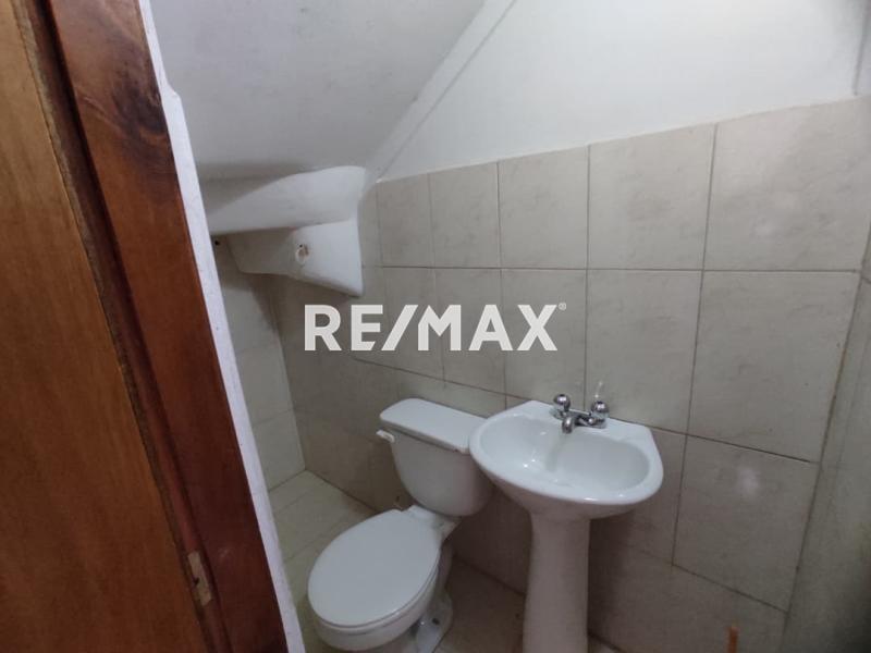 En Alquiler Local Comercial Avenida Los Caobos,  Sector Santa Irene. Punto Fijo