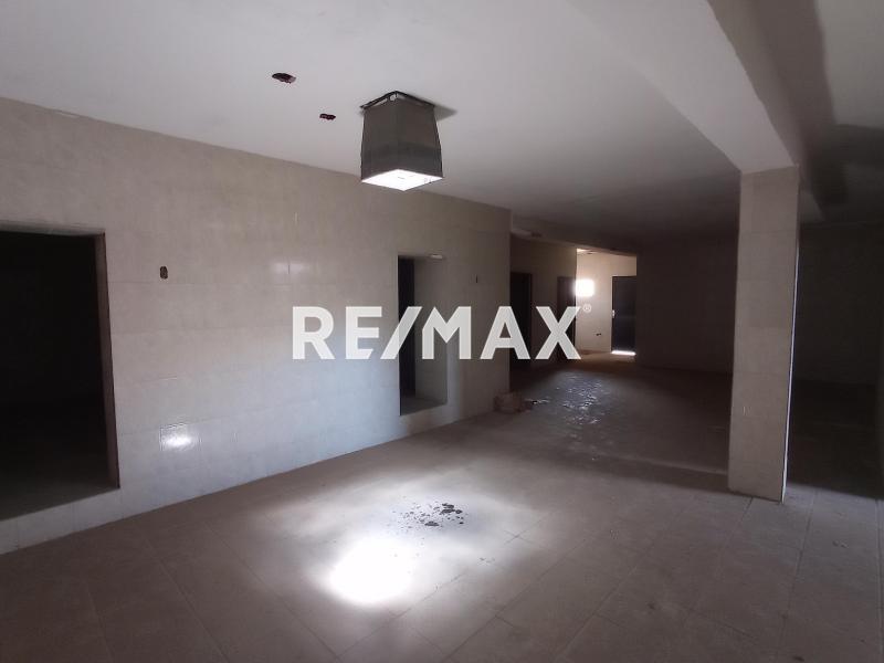 En Alquiler Local Comercial Avenida Los Caobos,  Sector Santa Irene. Punto Fijo