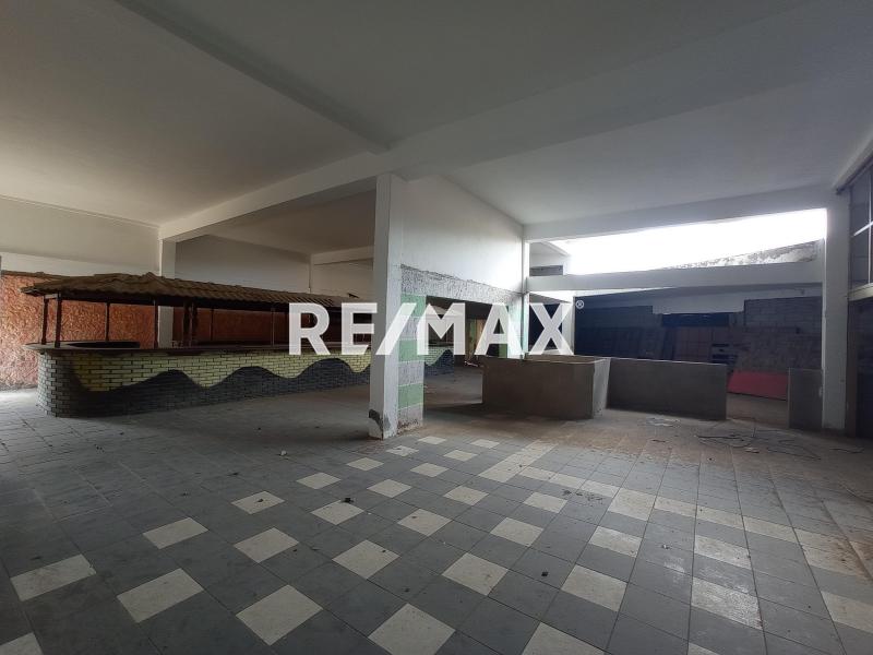 En Alquiler Local Comercial Avenida Los Caobos,  Sector Santa Irene. Punto Fijo