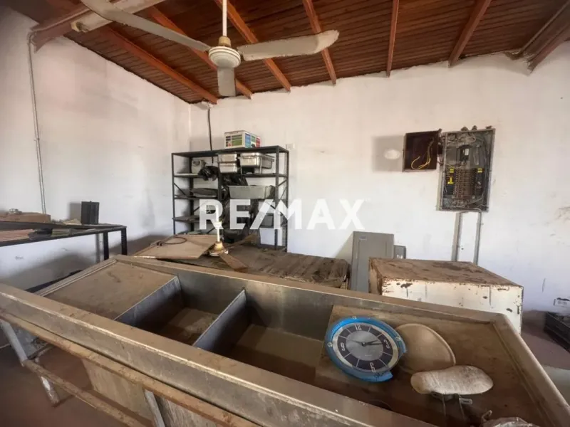 En Venta Local Comercial Antiguo Aeropuerto Sector 1