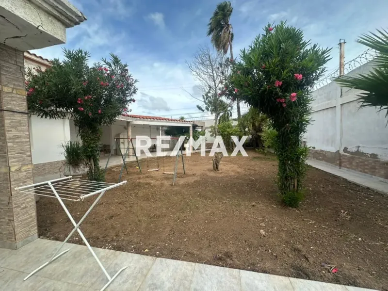 En Venta Casa o TownHouse Urbanización Santa Irene, Punto Fijo.