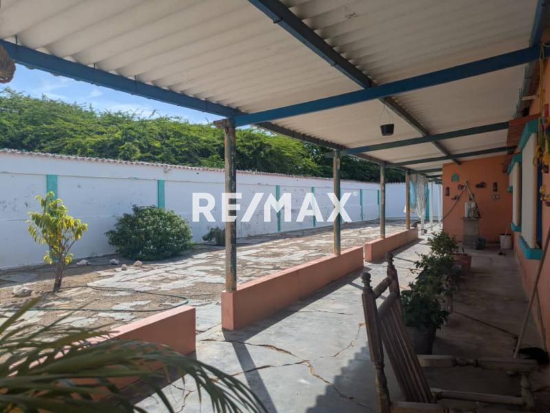 En Venta Casa o TownHouse Calle Aeropuerto, Adicora, Falcón, 4142, VEN