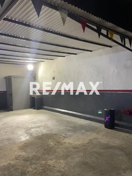 En Alquiler Local Industrial y Galpón PROLONGACION GIRARDON DE SANTA IRENE