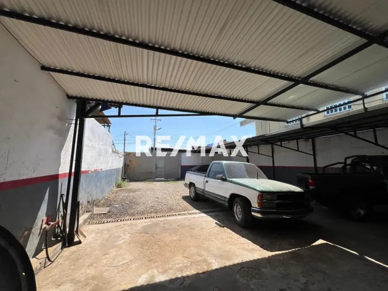 En Alquiler Local Industrial y Galpón PROLONGACION GIRARDON DE SANTA IRENE