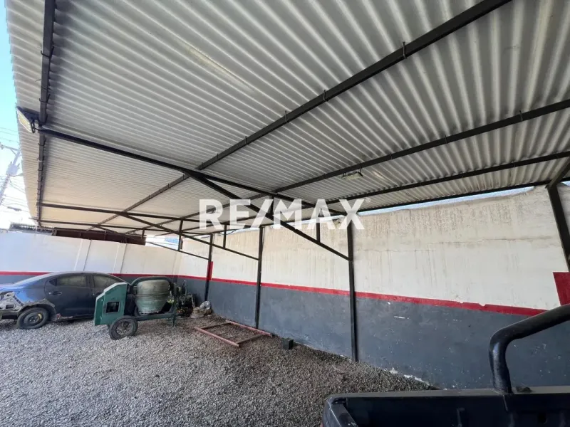 En Alquiler Local Industrial y Galpón PROLONGACION GIRARDON DE SANTA IRENE