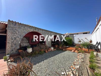 En Venta Casa o TownHouse Avenida 14, Cardón, Falcón, 4154, VEN