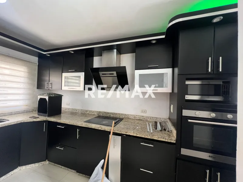 En Alquiler Casa o TownHouse PUERTA MARAVEN , VILLAS RORAIMA