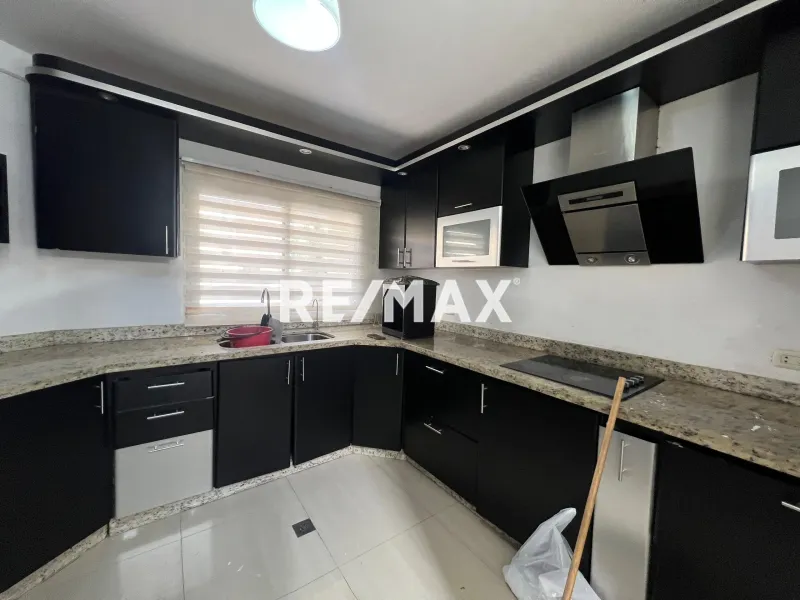 En Alquiler Casa o TownHouse PUERTA MARAVEN , VILLAS RORAIMA