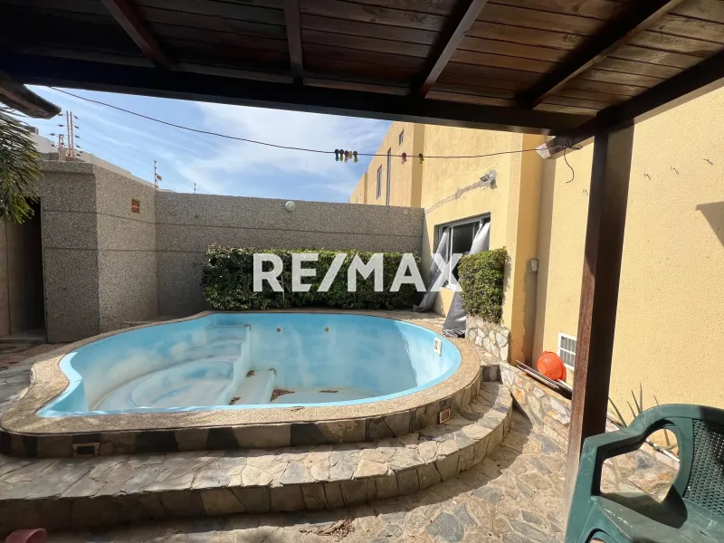 En Alquiler Casa o TownHouse PUERTA MARAVEN , VILLAS RORAIMA