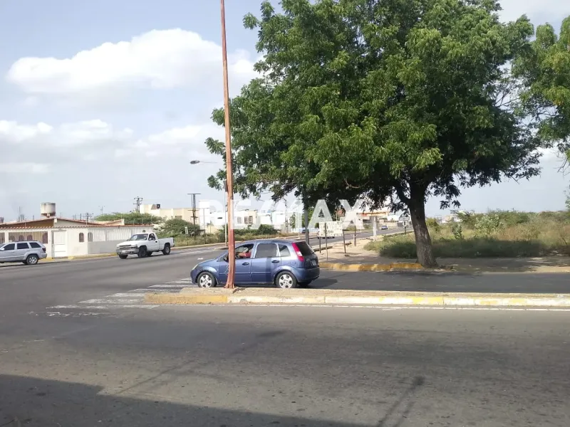 En Venta Terreno y Parcela Avenida Luis Beltrán Prieto Figueroa, Caja de Agua, Punto Fijo, Falcón, 4102, VEN