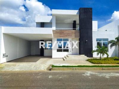 En Venta Casa o TownHouse Puerta Maraven, Cardón, Falcón, 4154, VEN