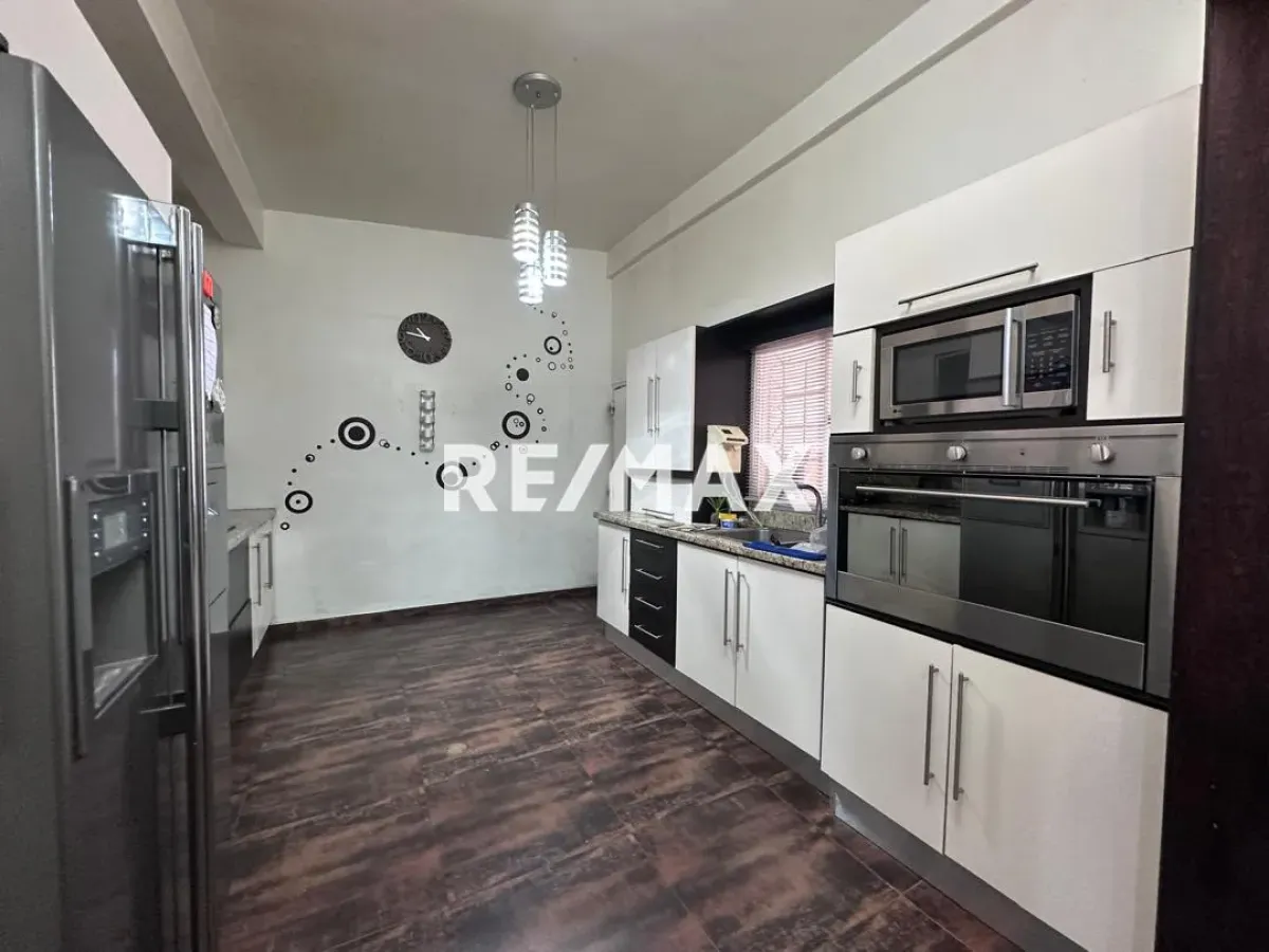 En Venta Casa o TownHouse Avenida 8, Puerta Maraven, Cardón, Falcón, 4154, VEN