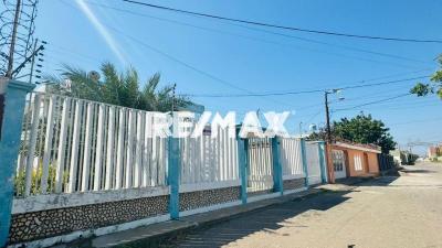 En Venta Casa o TownHouse Urbabización Ramón Ruíz Polanco, Punto Fijo, Falcón, 4102, VEN