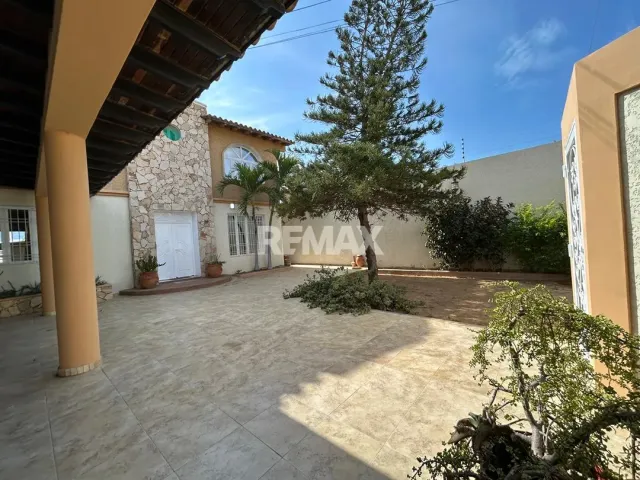 En Alquiler Casa o TownHouse Puerta Maraven, Cardón, Falcón, 4167, VEN