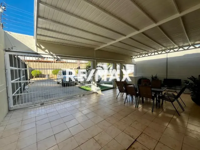 En Venta Casa o TownHouse Av.  Gral Riera. Puerta Maraven