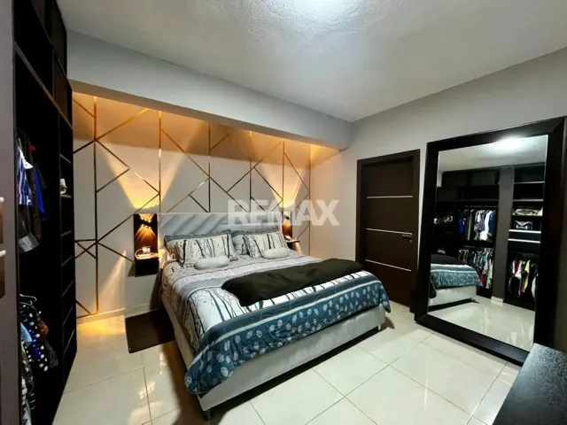 En Venta Casa o TownHouse Av.  Gral Riera. Puerta Maraven