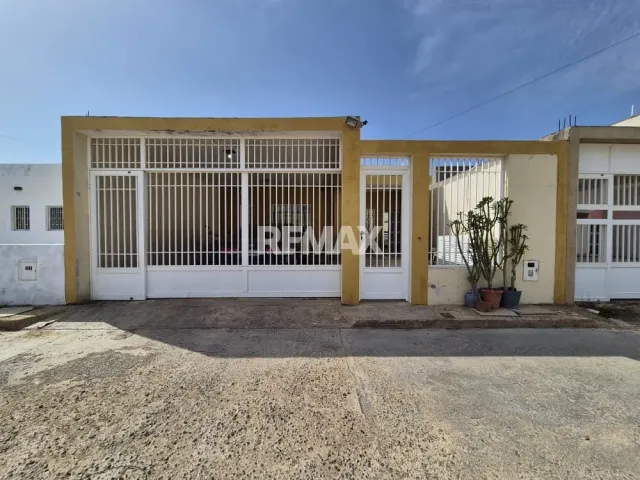 En Venta Casa o TownHouse Guanadito Norte Urb Doña Nicasia 2