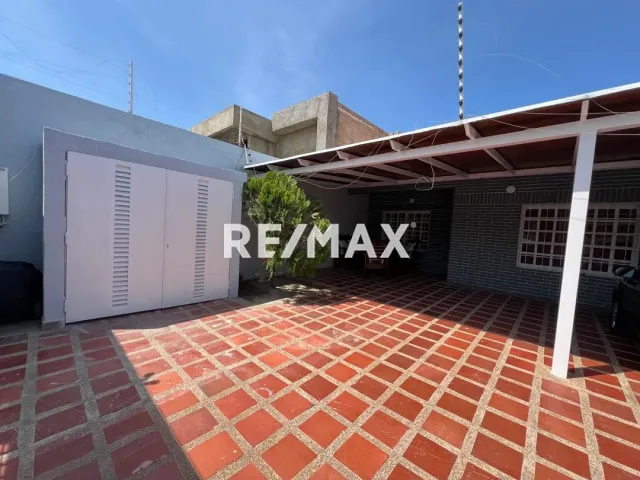 En Alquiler Casa o TownHouse Centro de Punto Fijo, calle Aragón, Municipio Carirubana del Estado Falcon, VEN