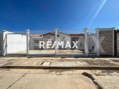 En Venta Casa o TownHouse Puerta Maraven, Cardón, Falcón, 4167, VEN