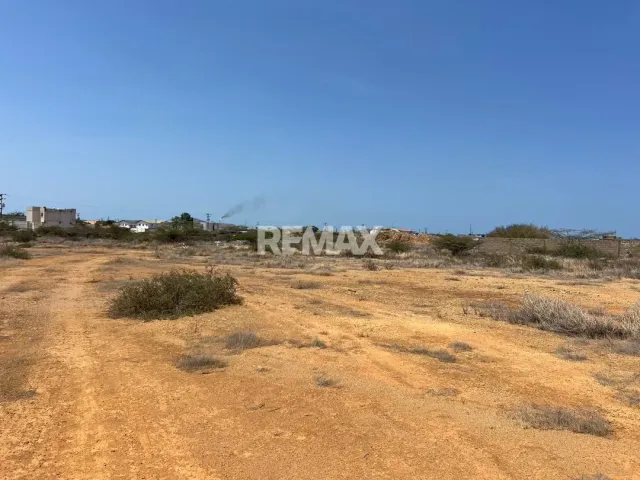 En Venta Terreno y Parcela Puerta Maraven, entre calle San Diego y calle Guacara