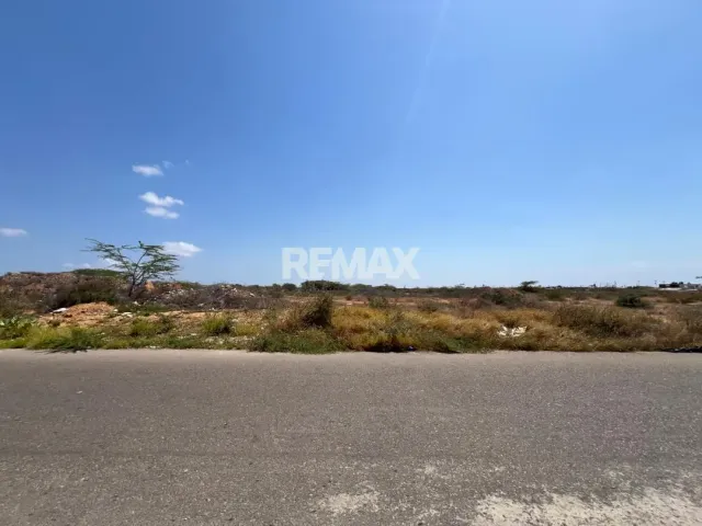 En Venta Terreno y Parcela Puerta Maraven, entre calle San Diego y calle Guacara