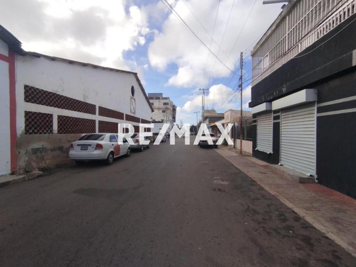 En Venta Local Comercial Calle Bolivia Sector Centro de Punto Fijo