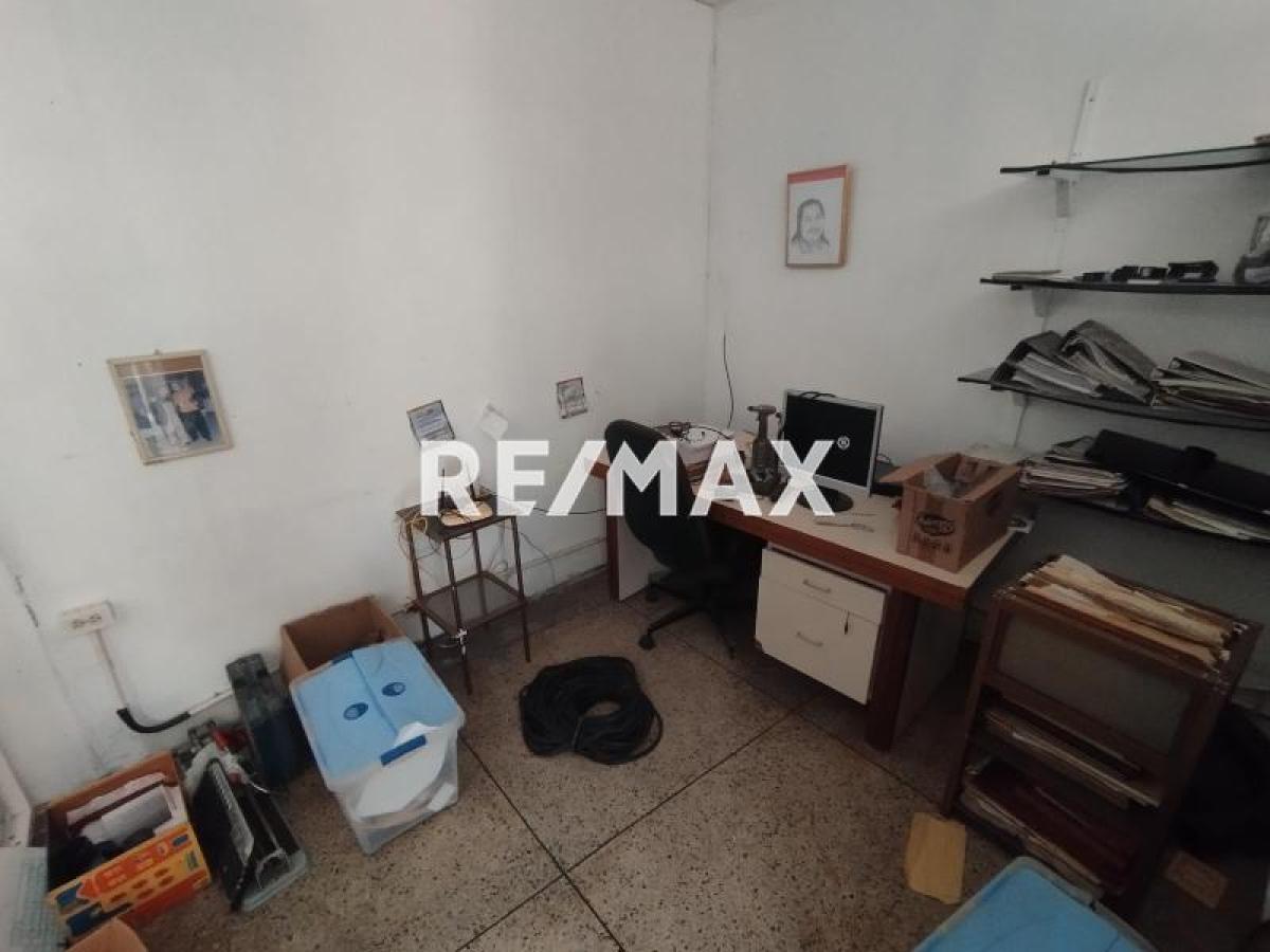 En Venta Local Comercial Calle Bolivia Sector Centro de Punto Fijo