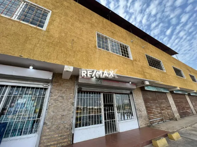 En Venta Local Comercial Av Ollarvides Sector Puerta Maraven