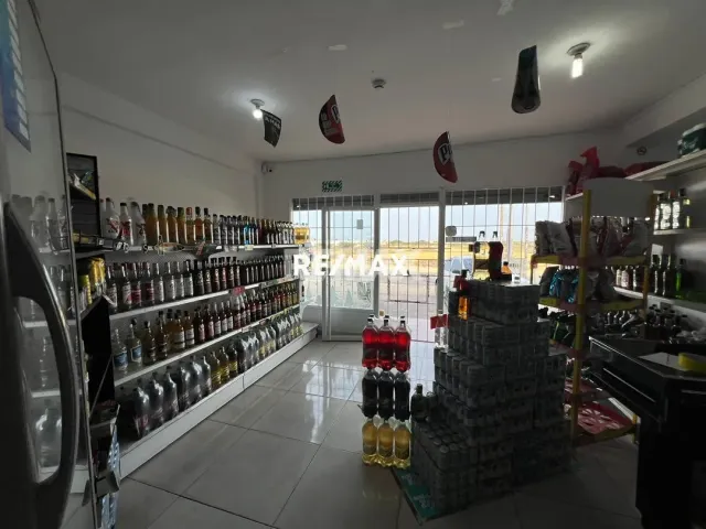 En Venta Local Comercial Av Ollarvides Sector Puerta Maraven