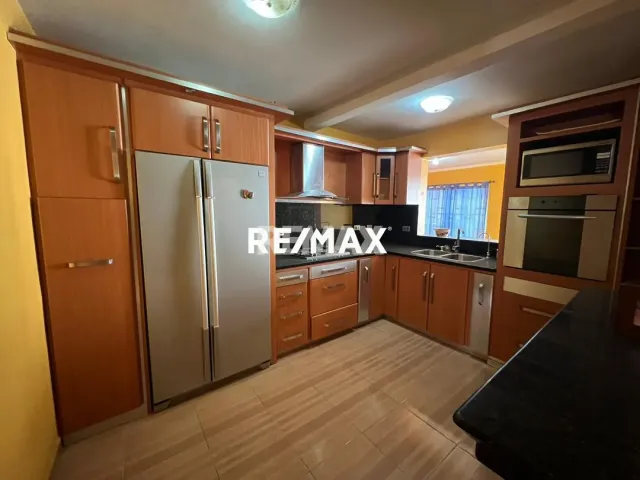 En Alquiler Casa o TownHouse Calle 19 Judibana detras del Hospital de Niños