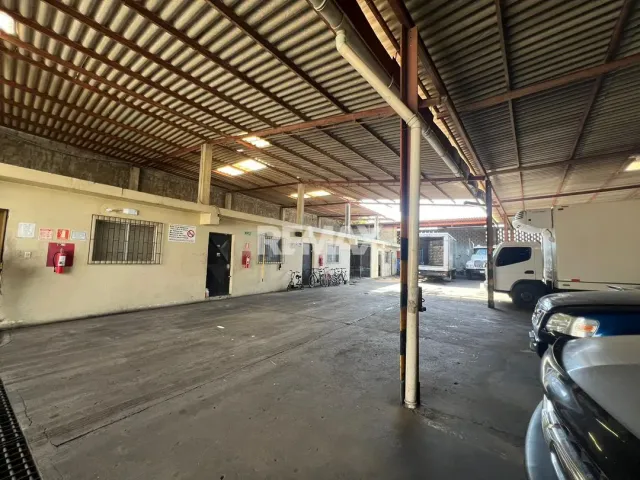 En Venta Local Industrial y Galpón Calle el Silencio con calle amazonas sector nuevo Pueblo