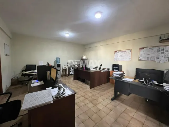 En Venta Local Industrial y Galpón Calle el Silencio con calle amazonas sector nuevo Pueblo