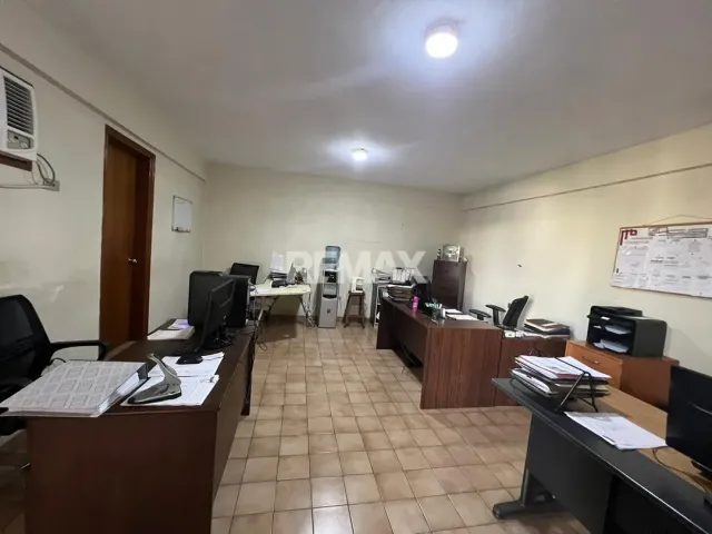 En Venta Local Industrial y Galpón Calle el Silencio con calle amazonas sector nuevo Pueblo