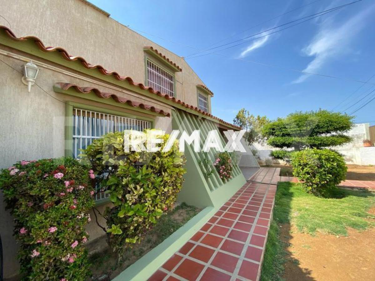 En Venta Casa o TownHouse Puerta Maraven