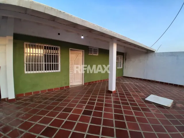 En Alquiler Casa o TownHouse Urb. Maraquiva, Puerta Maraven, Punto Fijo Estado Falcon