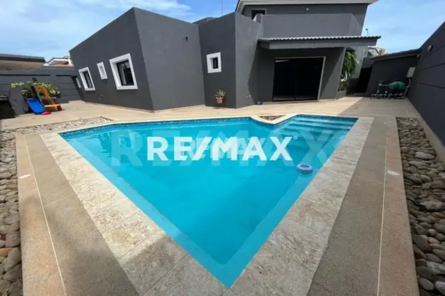 En Venta Casa o TownHouse Urb.zarabon. Terraza club de Golf