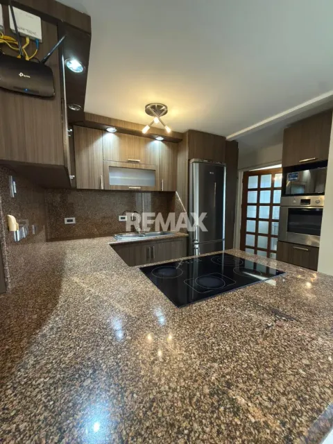 En Alquiler Casa o TownHouse Puerta Maraven Calle Democracia