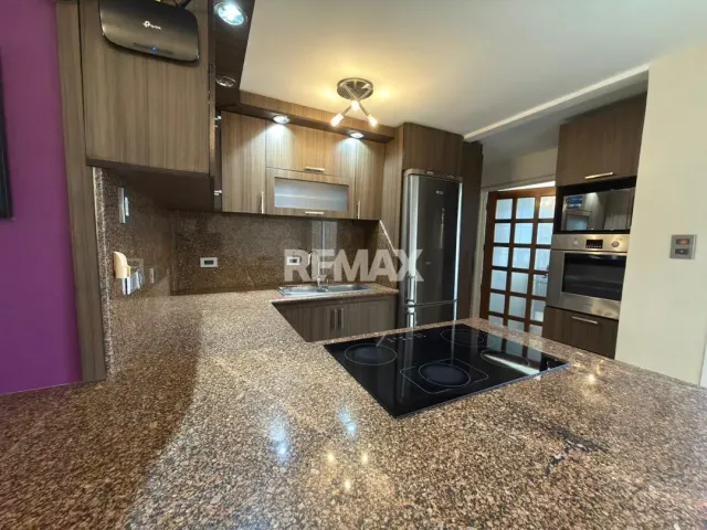 En Alquiler Casa o TownHouse Puerta Maraven Calle Democracia