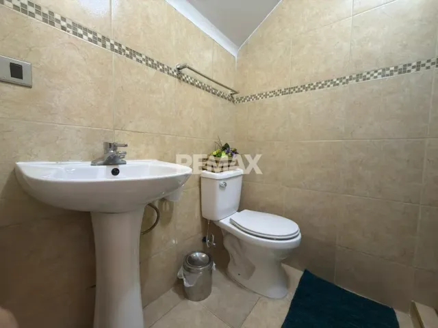 En Alquiler Casa o TownHouse Puerta Maraven Calle Democracia