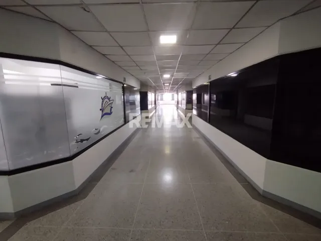 En Alquiler Local Comercial Ave Bolivar CC Caribe