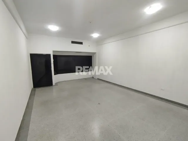 En Alquiler Local Comercial Ave Bolivar CC Caribe