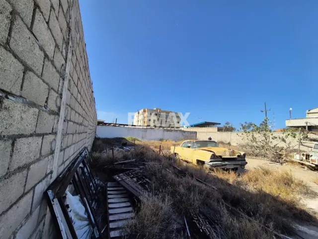 En Venta Terreno y Parcela Avenida Rafael González, Centro, Punto Fijo, Falcón, 4102, VEN